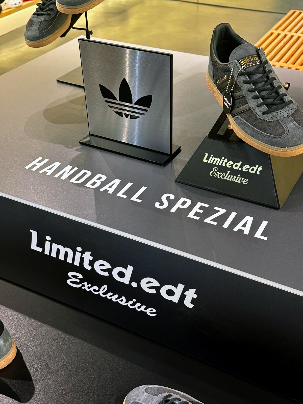 https://limitededt.itembox.design/item/assets/img/lp/adidas_hs_260306/260306_02.jpg?t=20260306195212