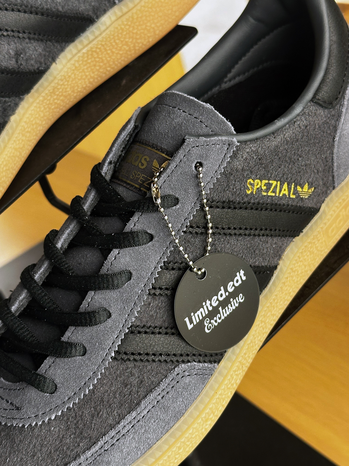 https://limitededt.itembox.design/item/assets/img/lp/adidas_hs_260306/260306_03.jpg?t=20260306195212
