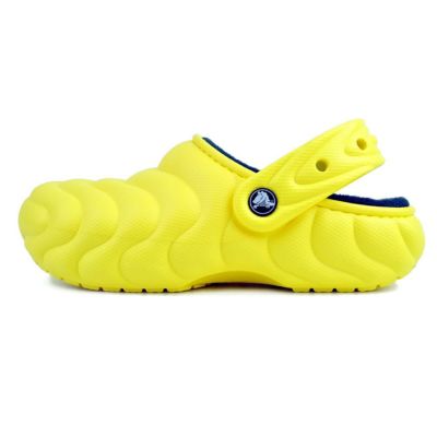crocs CLASSIC LINED OVERPUFF CLOG CYBER YELLOW 210059-77j